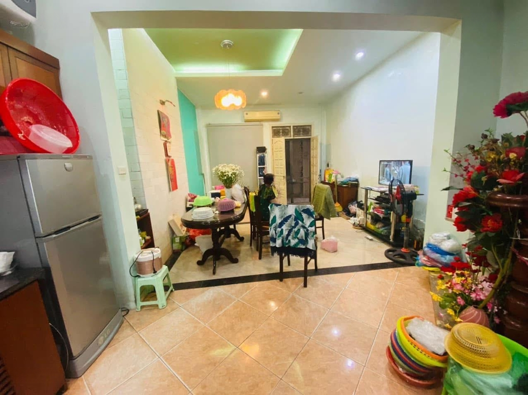Bán Nhà Ngõ 10 Láng Hạ Phường Thành Côngdiện Tích38M2 X 4 Tầngmặt Tiền4,26M. Gía 7,8 Tỷ. Liên Hệ: 0968.963.803