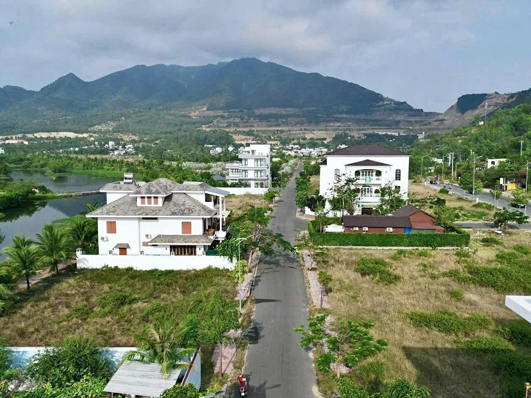 Biệt Thự Ven Sông Tắc - Hòn 1 Đối Diện Công Viên Chỉ 20 Triệu/M2