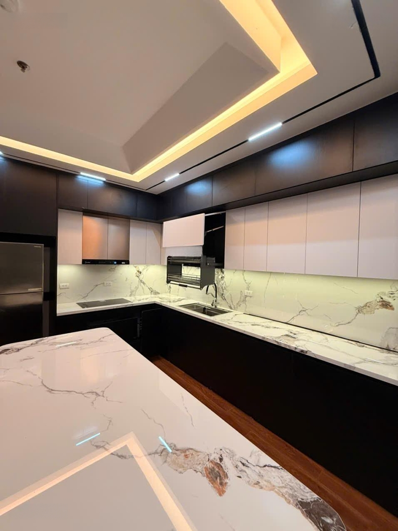 Bán Toà Nhà Căn Hộ 8 Tầng Diện Tích 160M2 Mặt Tiền 8M Khu Phố Trịnh Công Sơn, Tây Hồ,Hà Nội