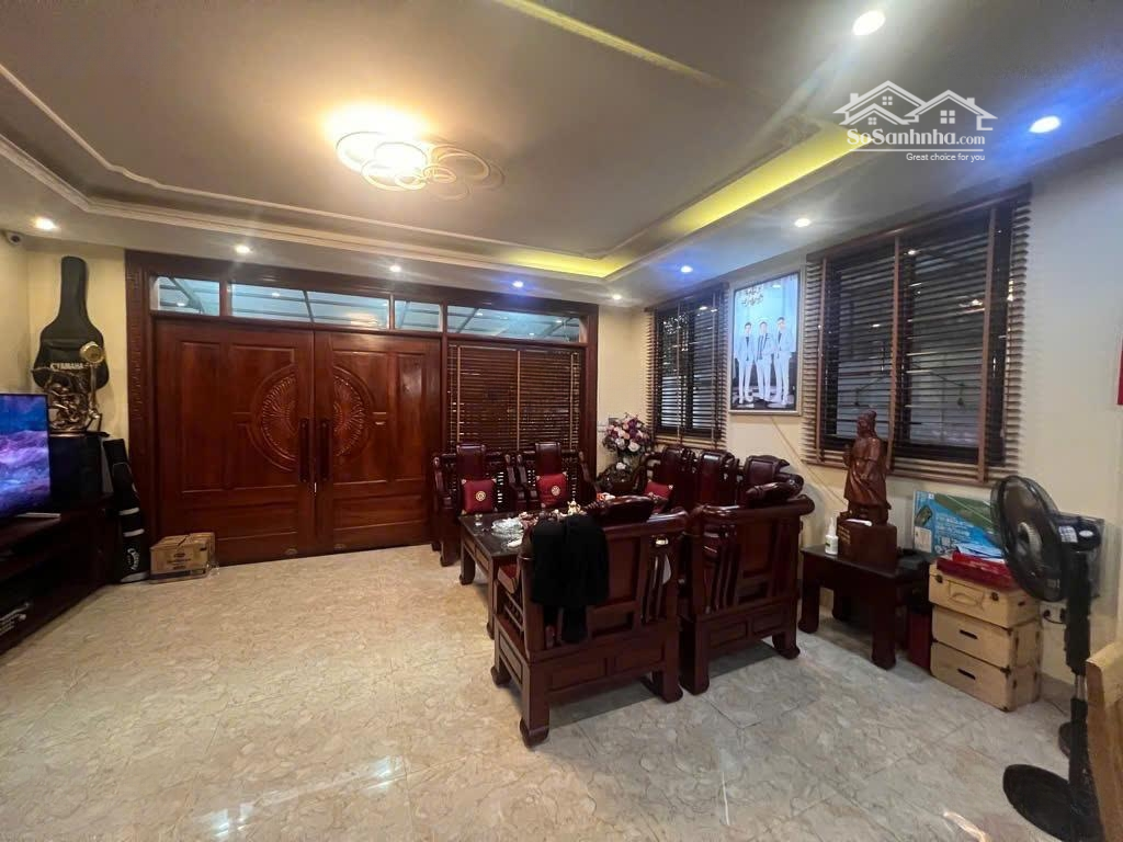 Bán Biệt Thự Tại Nguyễn Văn Cừ 90M2* 3 Tầng* 14 Tỷ, Full Nội Thất, Ô Tô Vào Nhà