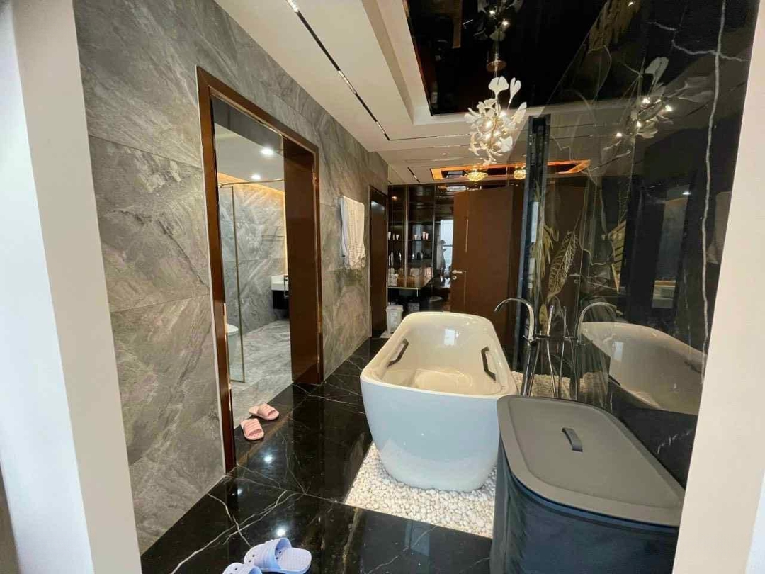 Bán Penthouse 3Tầng Góc, 450M2 Thang Máy Riêng, Đẳng Cấp Sống Giới Thượng Lưu, Full Nội Thất Fendi