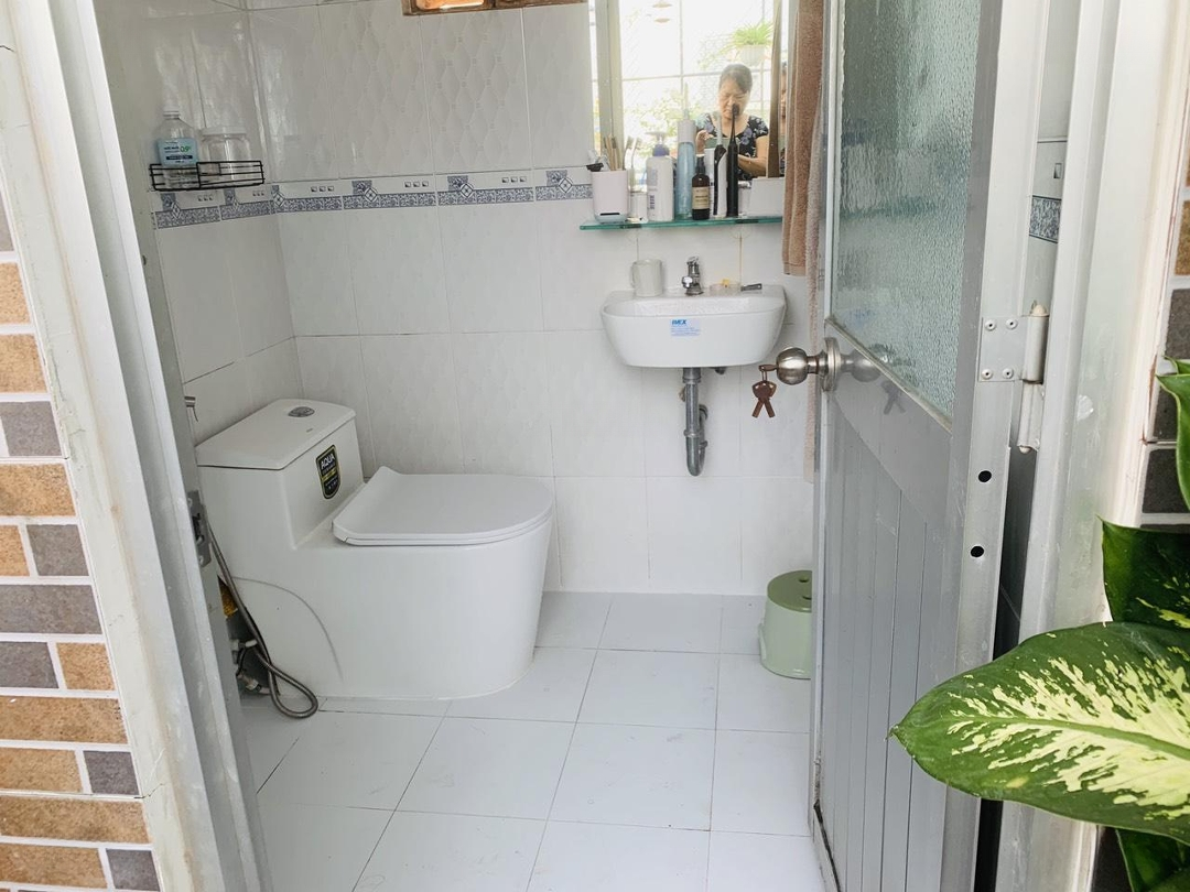 3 Tỷ Còn 2 Ỷ 790. Nhà 69M2 Tôn Đản,P15, Q4 Xây 1 Trệt 2 Lầu + Sân Thượng. Hẻm Oto Gần Chùa Linh Bửu