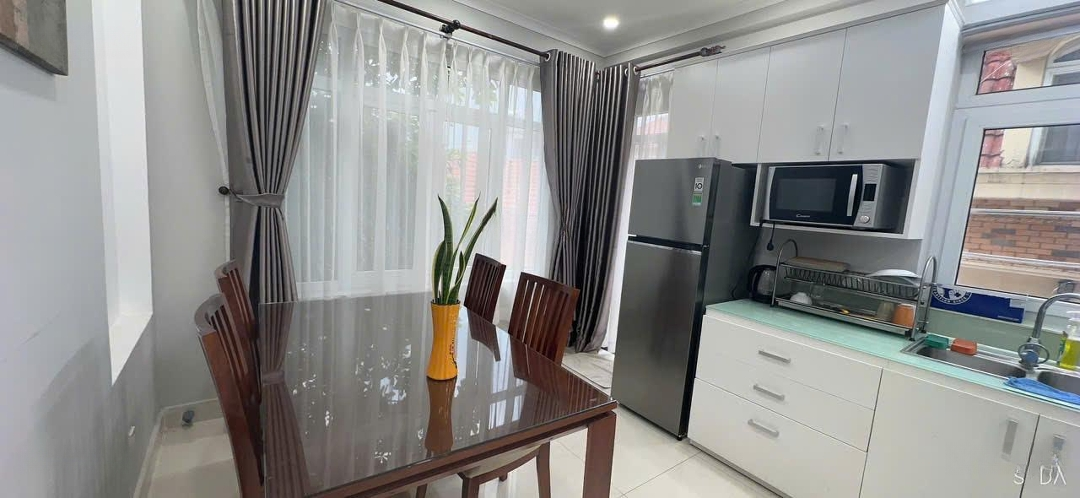 Căn Hộ 2 Phòng Ngủ, Ban Công Có Máy Giặt Riêng, Khu Vực Villa Sang Trọng, Có Hồ Bơi