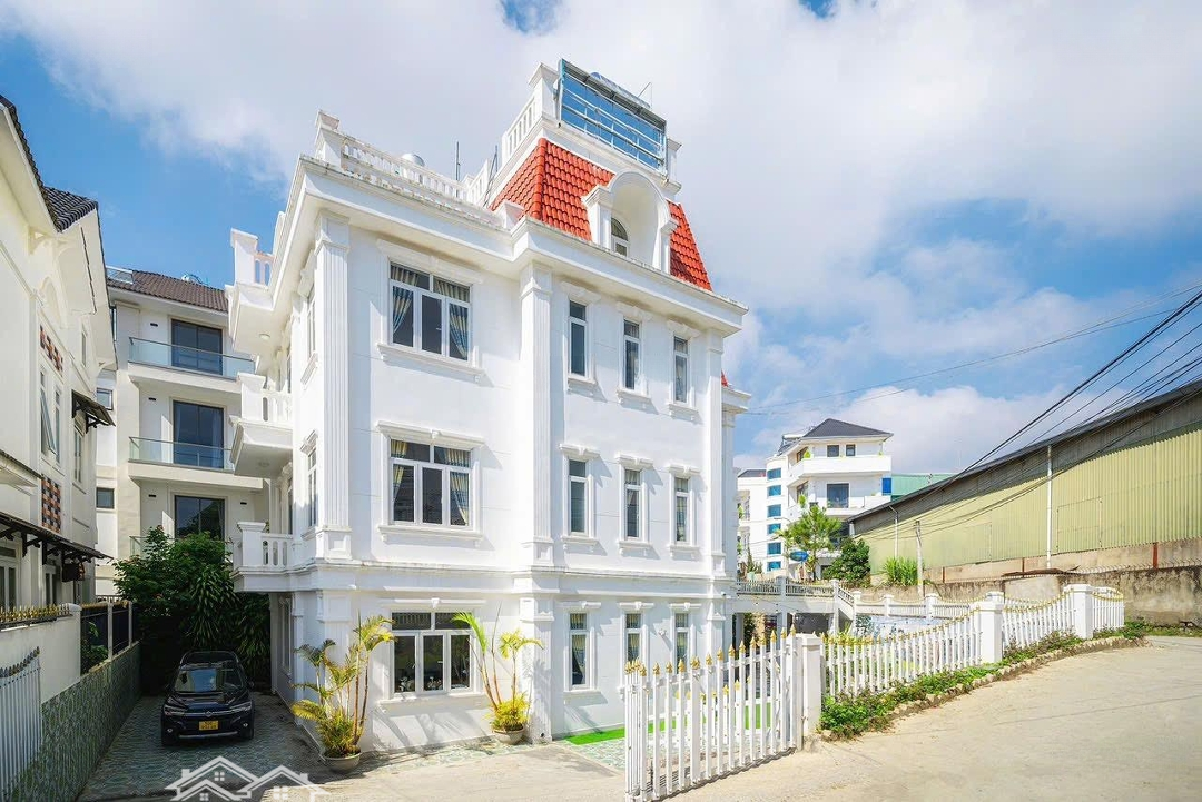 Bán Khách Sạn 2 Mặt Tiền Đường Mai Anh Đào, P8, Tp Đà Lạt