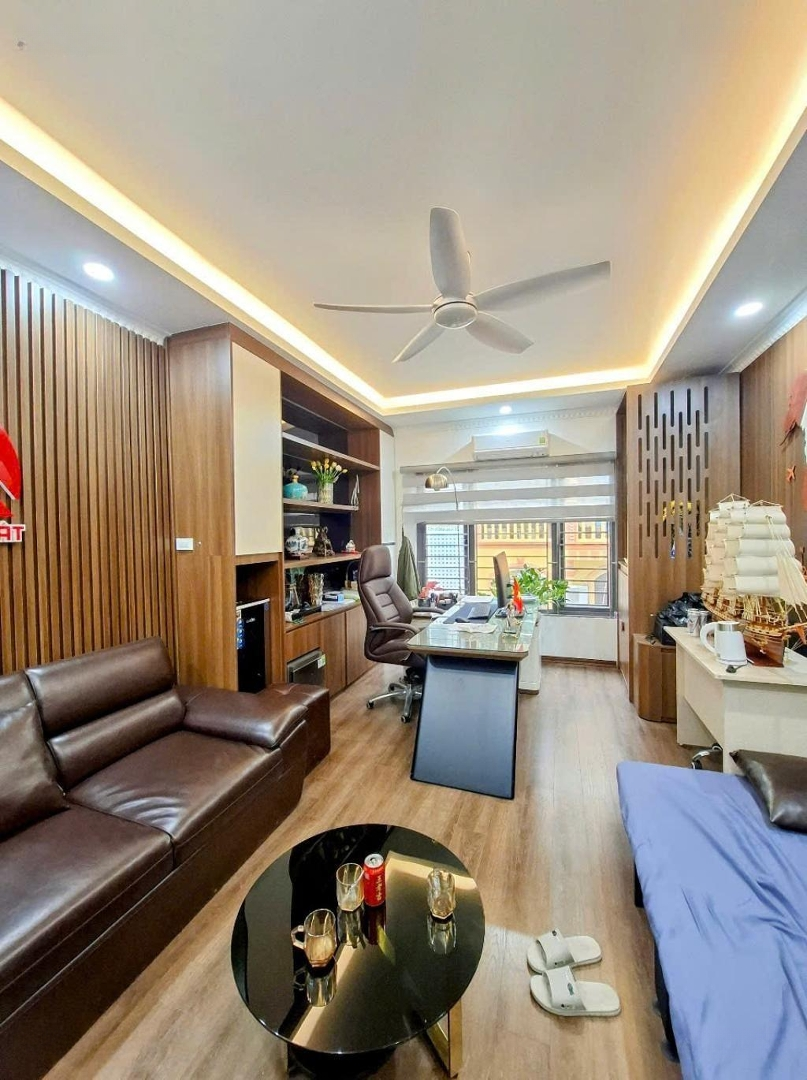 Phố Hoàng Đạo Thành - Phân Lô - Ôtô Vào Nhà - Tặng Nội Thất Gần 2Tỷ