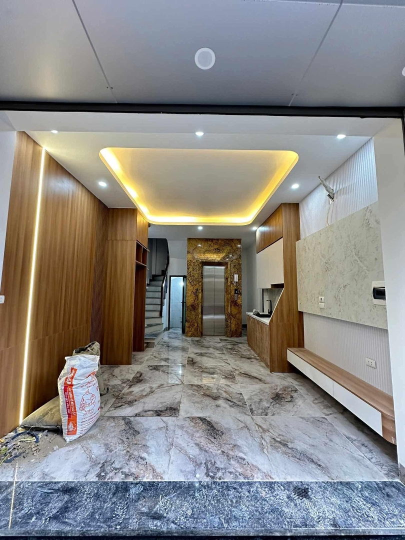 Bán Nhà Hồng Mai-Lô Góc-Thang Máy-Xây Mới 5 Tầng- Giá Bán 8,3 Tỷ-Ô Tô Đỗ Cách 10M