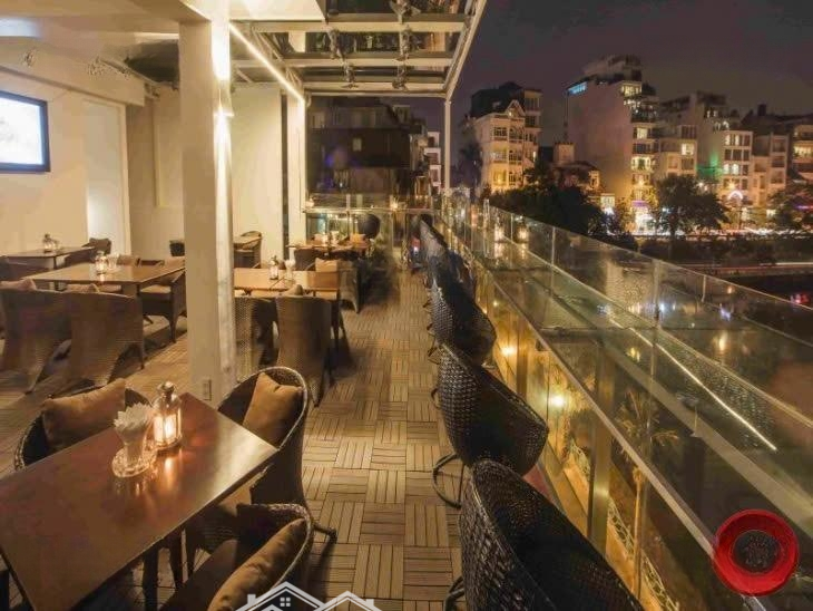 Cho Thuê Nhà Mặt Phố Nguyễn Đình Thi, Tây Hồ,Diện Tích35M2/Sàn X 5 Tầng,Mặt Tiền6M, Đoạn Kd Đẹp Mặt Hồ