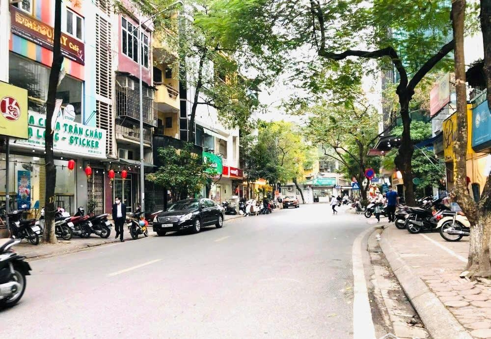 Phố Nguyên Hồng Hiếm Rất Hiếm Một Căn Duy Nhất 138M2 Xây 8T Nổi 1 Hầm Giá Chỉ 62.3 Tỷ