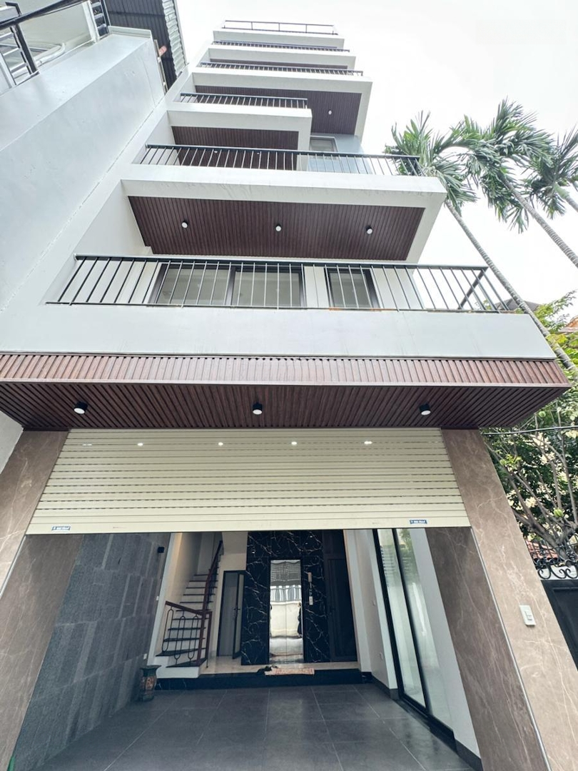 Bán Nhà Riêng 50M2, 25 Tỷ Tại Lạc Long Quân, Nhật Tân, Tây Hồ, Hà Nội