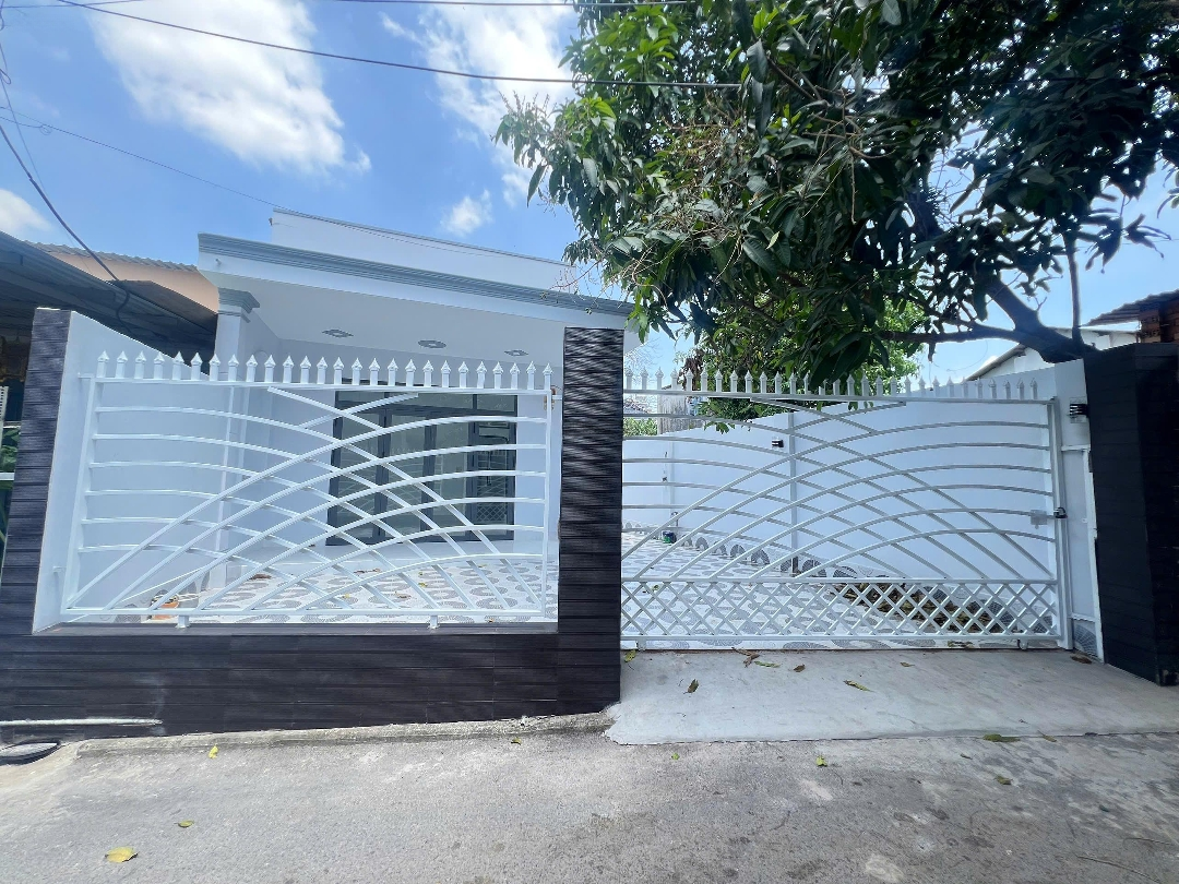 Nhà Thiết Kế Thông Suốt, Sân Ô Tô Gần Chợ Chánh Mỹ - Thủ Dầu Một; Giá Bán 3.3 Tỷ Thương Lượng Bán Nhanh