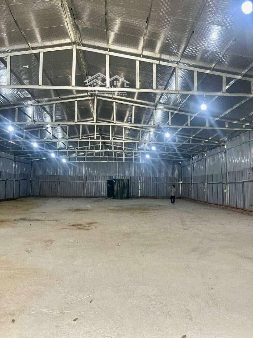 Cho Thuê Kho Xưởng Tại Sa Đôi, Nam Từ Liêm.diện Tích120M2 Giá Bán 9 Tr.diện Tích280M2 Giá Bán 18 Triệu. Có 3Fa, Xe 10 Tấn