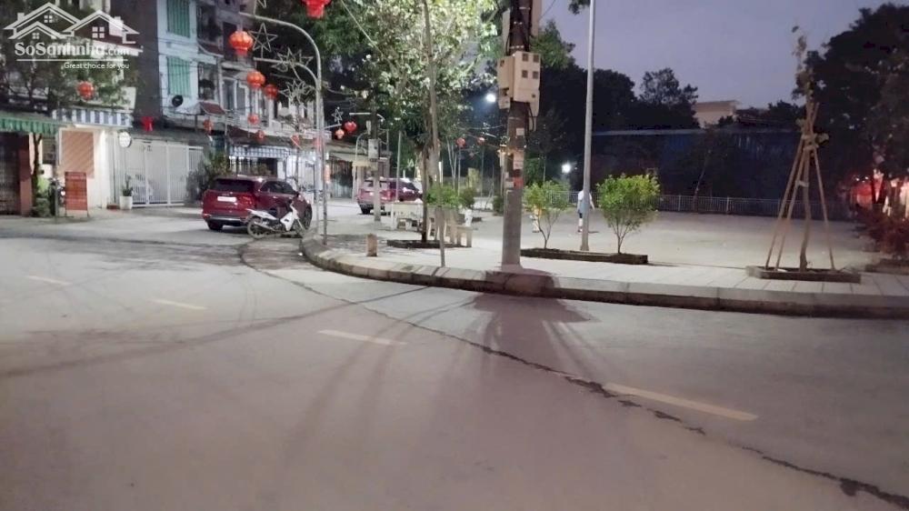 Bán nhà Phụng Châu, Chương Mỹ, cách Đại học Thể dục Thể Thao 150m, DT 33m2 4 tầng giá 2,95 tỷ LH 0942.193.386