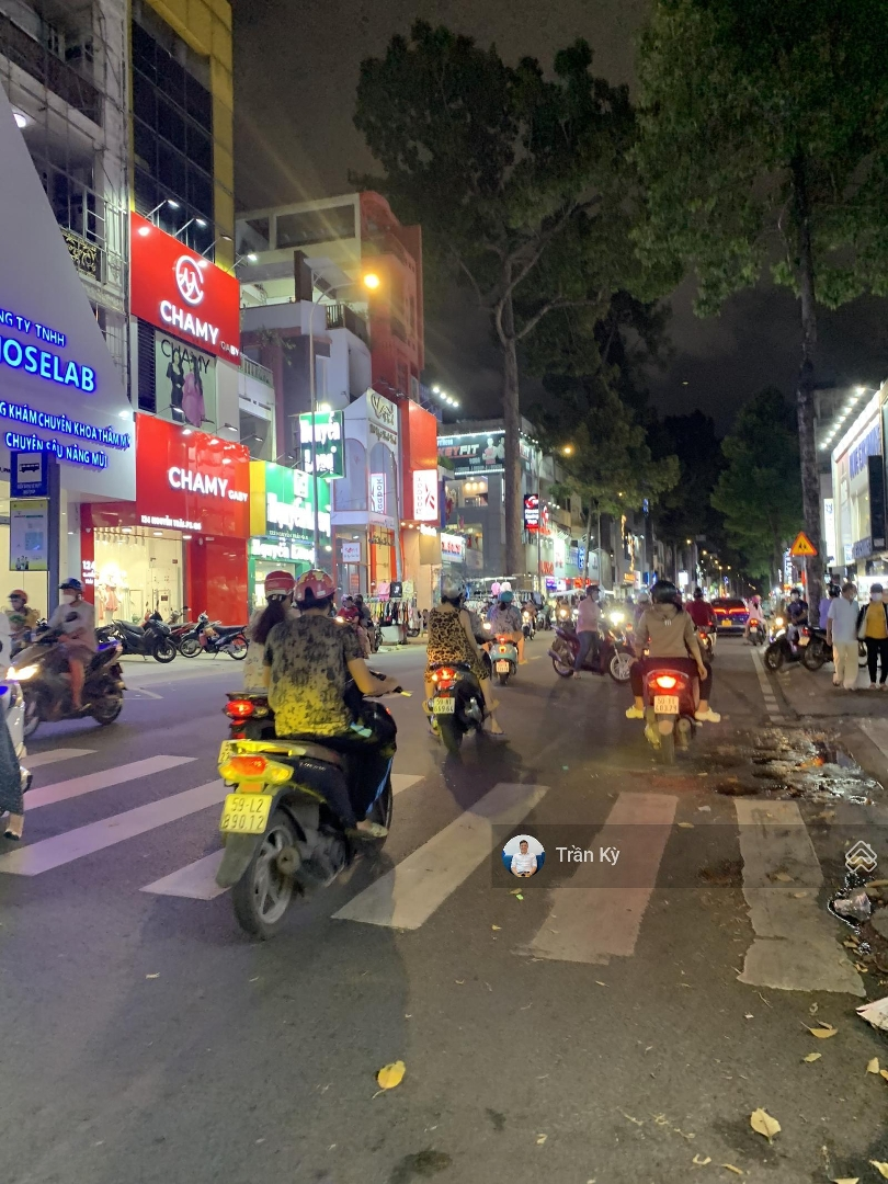 Cho Thuê Nhà Mặt Tiền Đường 116 Nguyễn Trãi P3 Quận 5 (4 X 20M) 3 Lầu Sân Thượng Nhà Mới Cứng