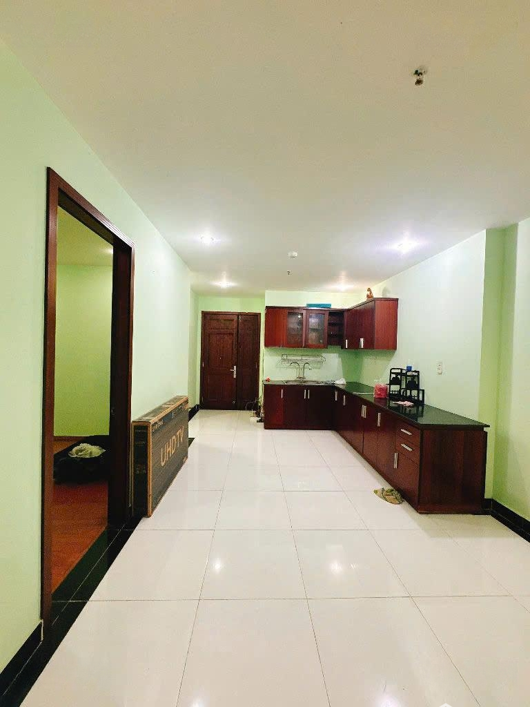 Bán Căn Hộ Giai Việt Hoàng Anh, 2 Phòng Ngủ Phố Tạ Quang Bửu Q8, Tầng Cao, View Hồ Bơi