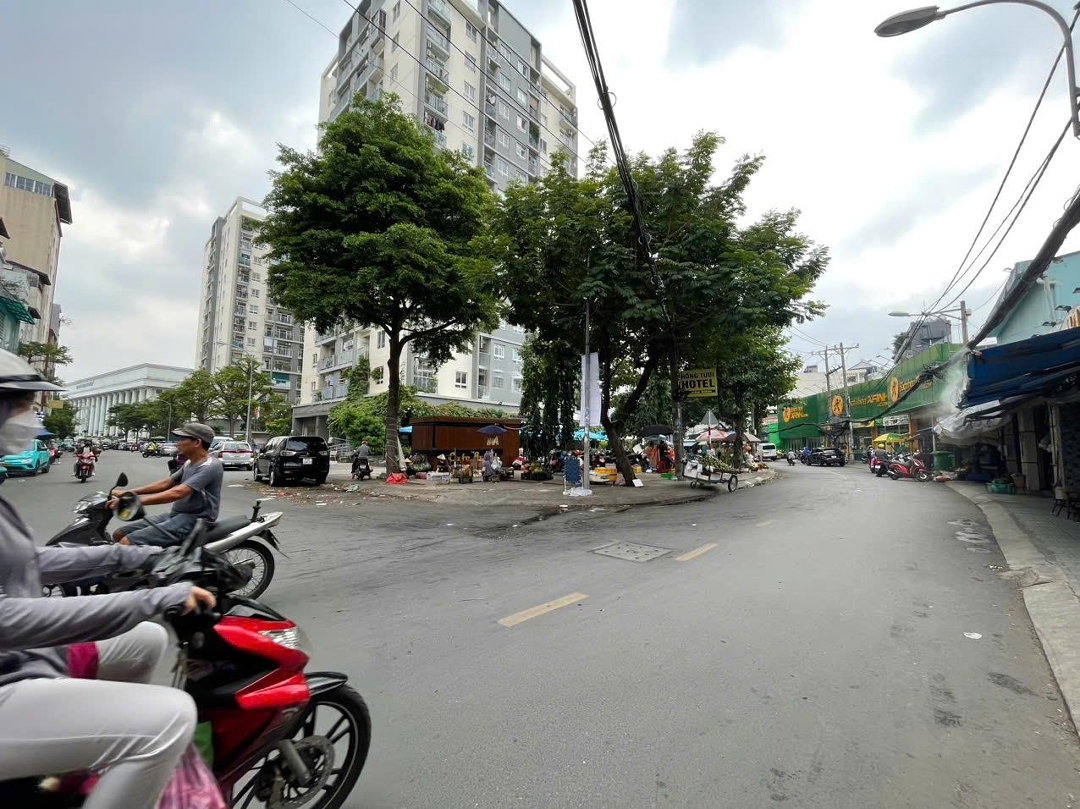 Bán Nhà Cấp 4 Kiên Cốdiện Tích4X20M - Mặt Tiền Nguyễn Văn Công, P3 - Giá Bán 10.9 Tỷ