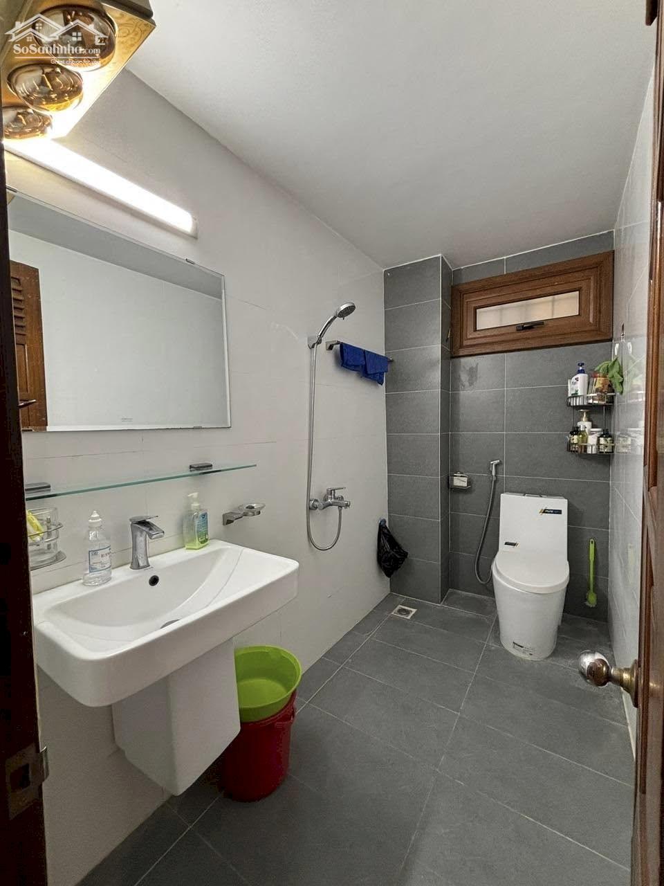 Cho thuê nhà LÀM SPA, KD ONLINE, VP Phố Hoàng Ngọc Phách, Đ.Đ, 50m2, 4 tầng, 25 triệu