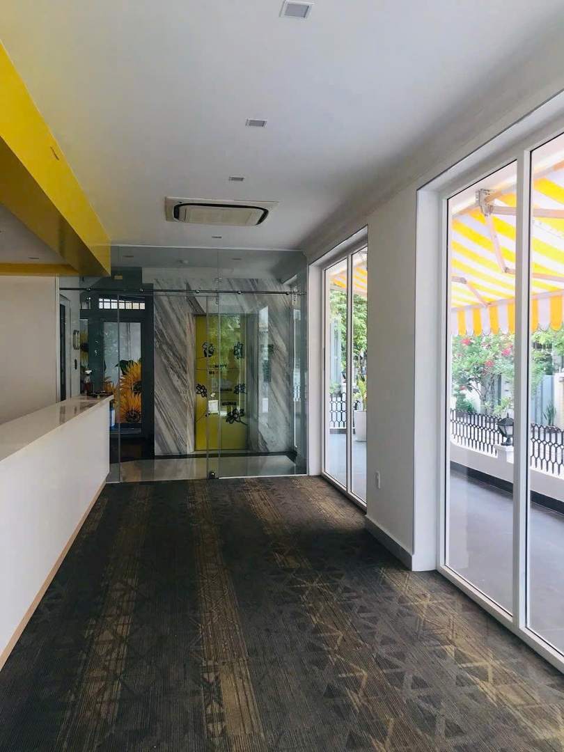 Cho Thuê Nhà Nguyên Căn Góc Kdc Himlam Quận 7 Dt: 137,5M2 Có Thang Máy Gb: 90 Triệu Liên Hệ: 0908935765