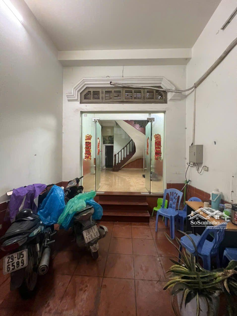 Cho Thuê Nhà Miếu Đầmdiện Tích65M24 Tầng, Mt4.5M, T1 Thông Sàn, T2 - 3 Chia 2P/Tầng Ngõ Xe 3Gác 18 Triệu/Th