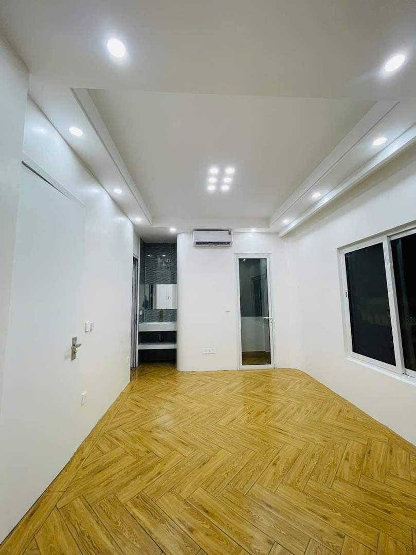 Cần Bán Nhà Trung Tâm Q. Cầu Giấy - Mặt Tiền 6.6M - Nhà Xây Mới, 6 Tầng, Có Thang Máy