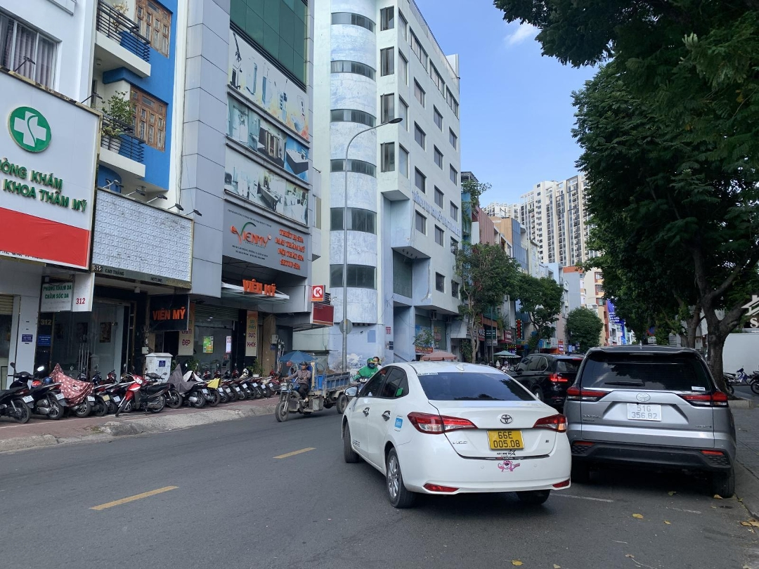 Bán Toà Nhà Mặt Tiền Cao Thắng. P4. Quận 3.Diện Tích: 8 X 17M. 7 Tầng Thang Máy. Hđt 215 Triệu. Giá Bán 82 Tỷ Tl