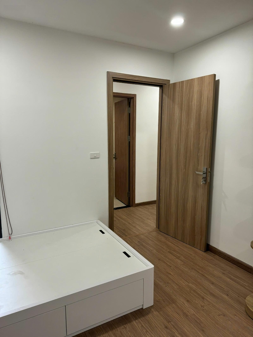 Chính Chủ Bán Căn 84M2 ( 2 Phòng Ngủ- 2Vs) Tòa G4 Giá Bán 5 Tỷ - Full Đồ - Ban Công Đông Nam. Liên Hệ: 0947065795