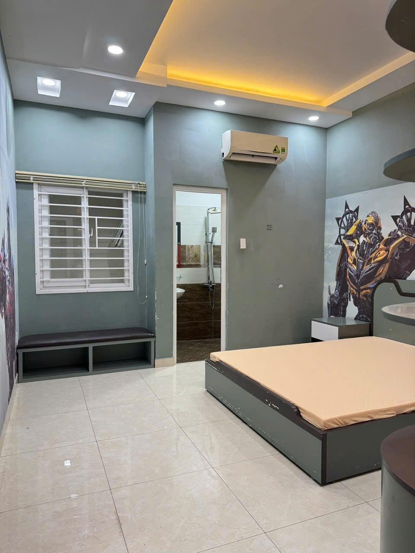 Nhà Mới Ở Ngay! Ngay Vincom Phan Văn Trị P5 Gò Vấp 5 Tầng 4X18M Sổ Đẹp A4 - Chỉ 10.5 Tỷ Tl