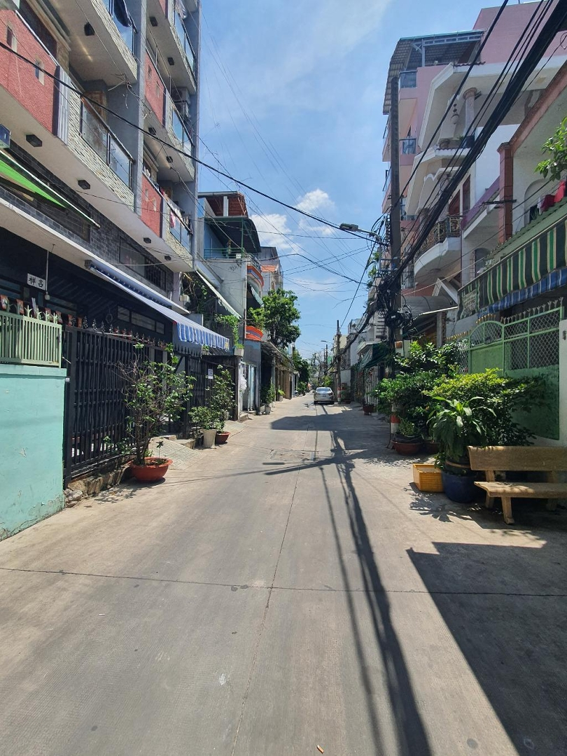Tân Phú - Giáp Quận 11 - 80M2 - Đường 8M Thông - Gần Đầm Sen Chỉ 8Tỷ Síu