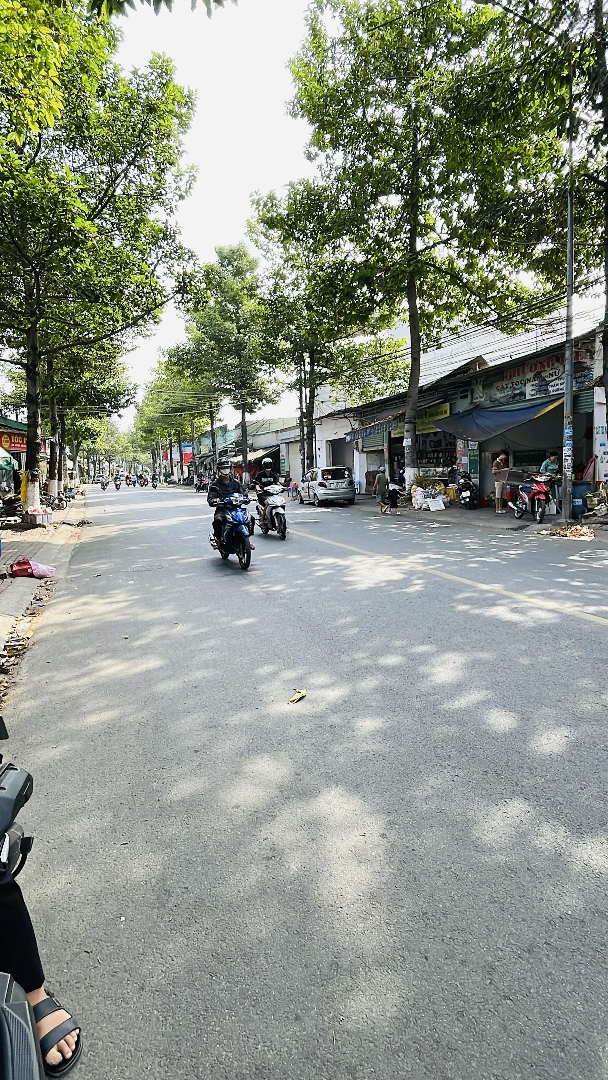 Bán Nhà C4 .Mặt Tiền Kinh Doanh Sầm Uất .Ngang 6M Đep.gần Làng Đại Học Quôc Gia Tphcm