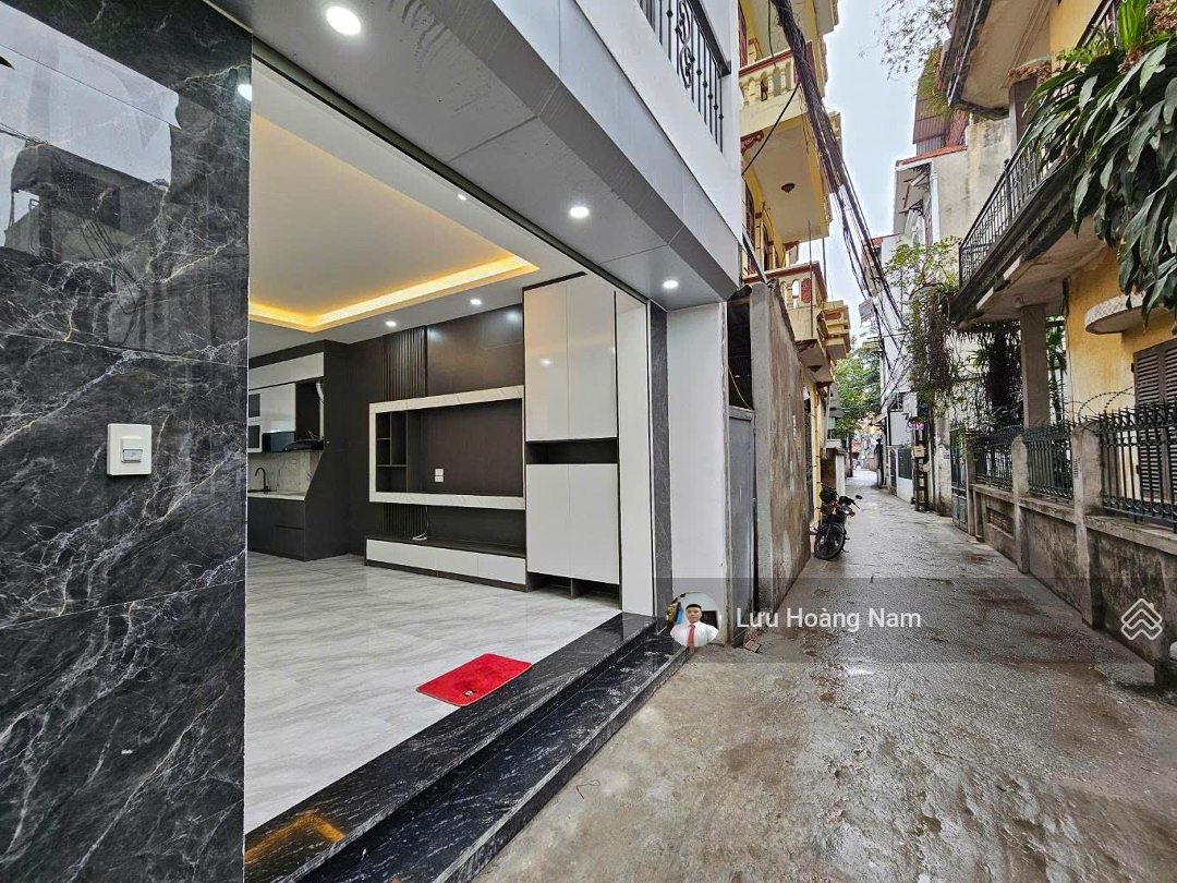 Nhà 5 Tầng Độc Lập 33.2M2 Oto Thông, Gần Trường 123 Thượng Thanh. Chỉ 5.X Tỷ. Ở Và Kinh Doanh