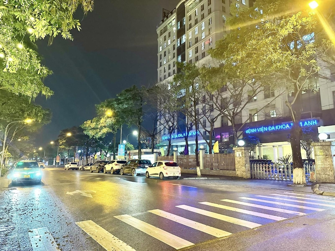 Chính Chủ Bán Nhà Ngõ 100 Phố Hoàng Như Tiếp - Ôtô Tránhdiện Tích65M 6Tầng Thang Máy Giá Thương Lượng.