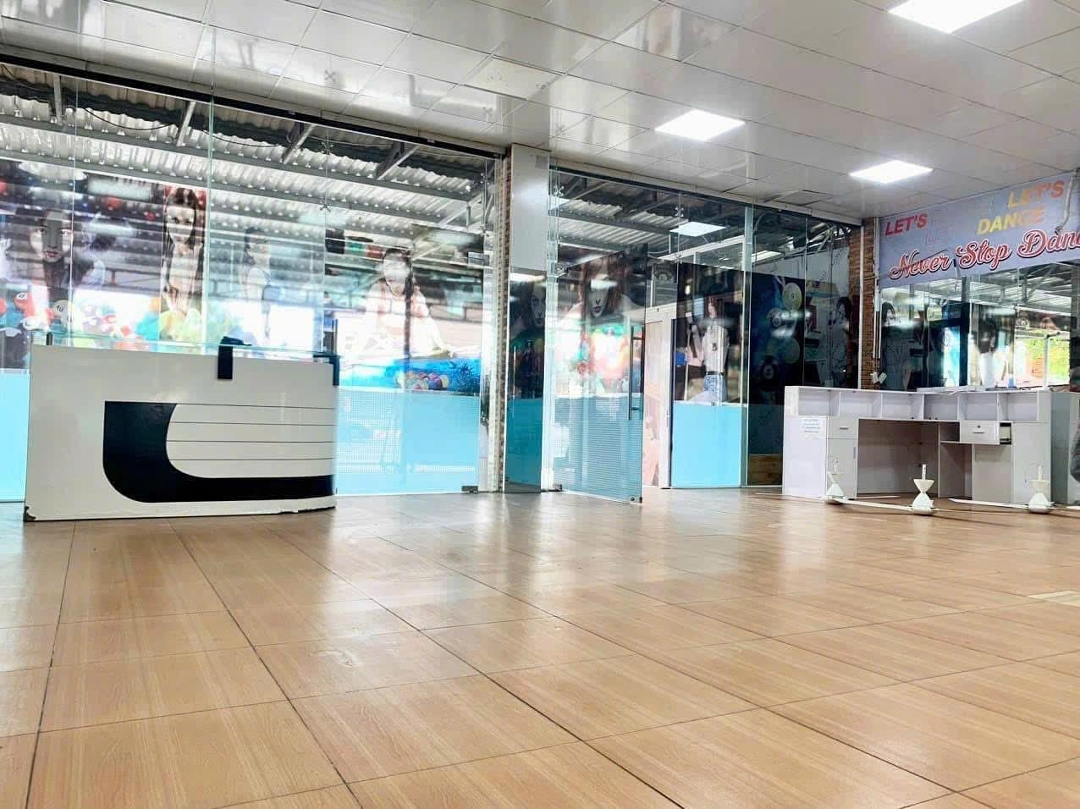 Cho Thuê Mặt Bằng Ngang 10M Tổng 220M Kinh Doanh Thông Suốt Đường Phạm Ngọc Thạch