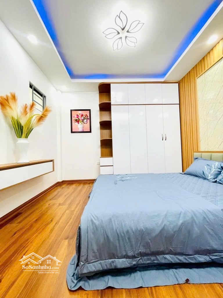 Bán Nhà Phố Hồng Mai, 33M2, 4.X Tỷ, Ngõ Thông, Gần Chợ, Cách Ô Tô 3 Nhà, 4 Ngủ.