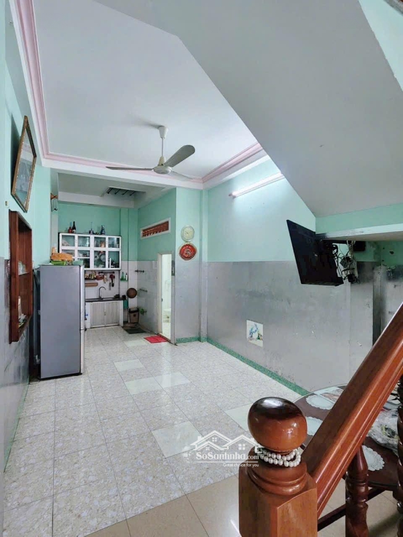 Giá Bán 5Tỷ6 Nhà Hẻm Bạch Đằng Ô Tô Thông 4M. Trung Tâm Nha Trang. Nhà Để Được Ô Tô Trong Nhà