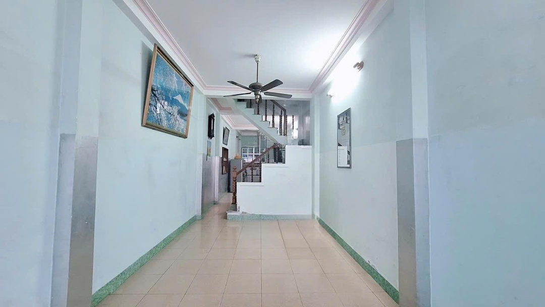 Giá Bán 5Tỷ6 Nhà Hẻm Bạch Đằng Ô Tô Thông 4M. Trung Tâm Nha Trang. Nhà Để Được Ô Tô Trong Nhà