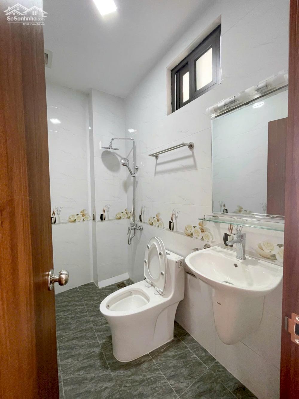 Bán nhà phân lô phố Phố Thành Thái,Nguyễn Khang 92 m2 x 8 t giá 34 tỷ