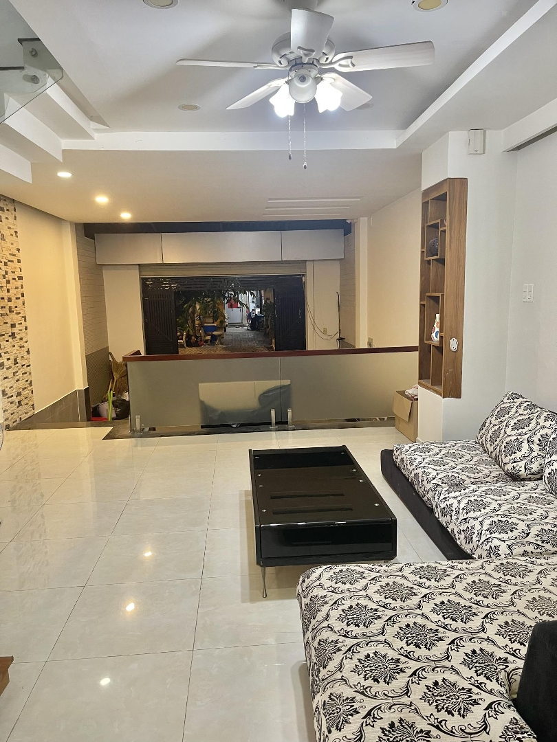 Cho Thuê Nhà Phố Khu Đường 20M Phạm Hữu Lầu Q7-5X18M,3L+ Nội Thất- Giá Bán 22 Triệu / Tháng .