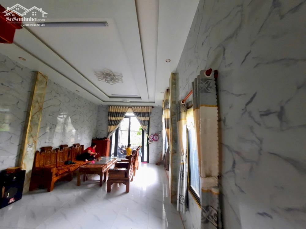 Nhầ gần sân bay Liên Nghĩa Đức Trọng, thích hợp kinh doanh