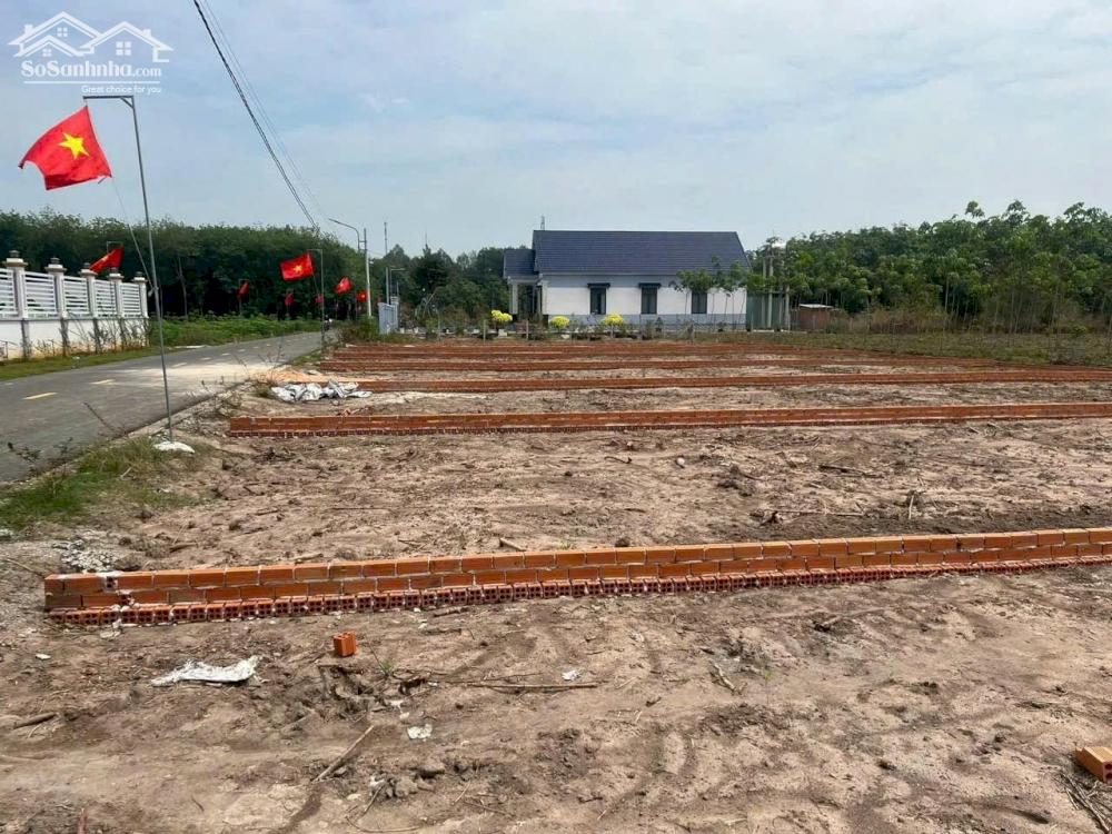 chú em cần sang lại lô đất ngay trung tâm Phú giáo- Bình Dương 250m2  giá chỉ 250tr