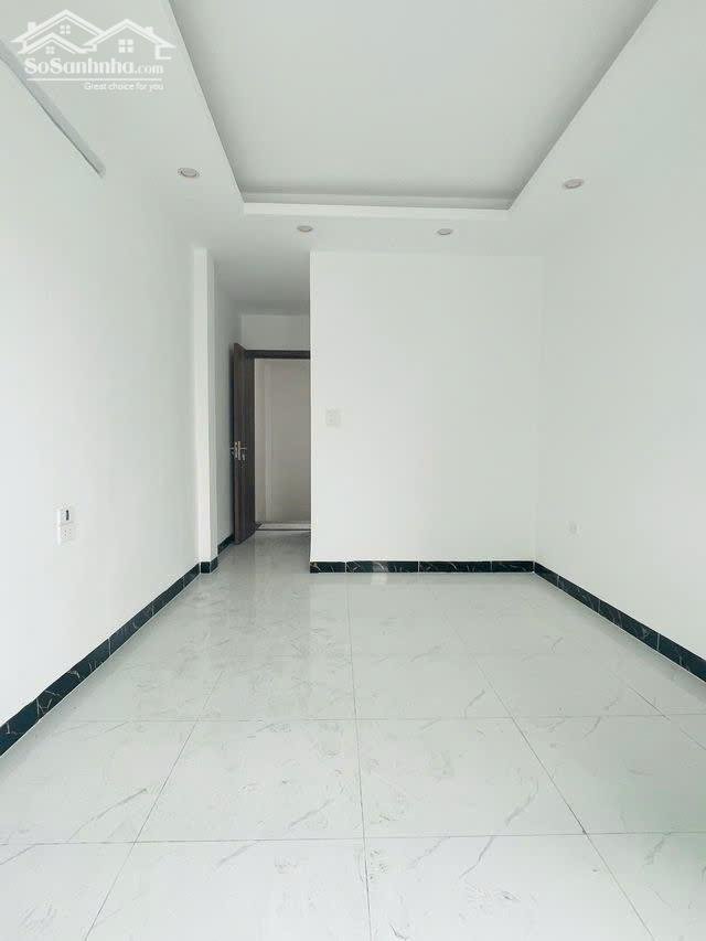 NHÀ ĐẸP  Xuân Đỗ 30 m2  5 tầng mặt tiền  3.5m, 4.75 tỷ Long Biên.