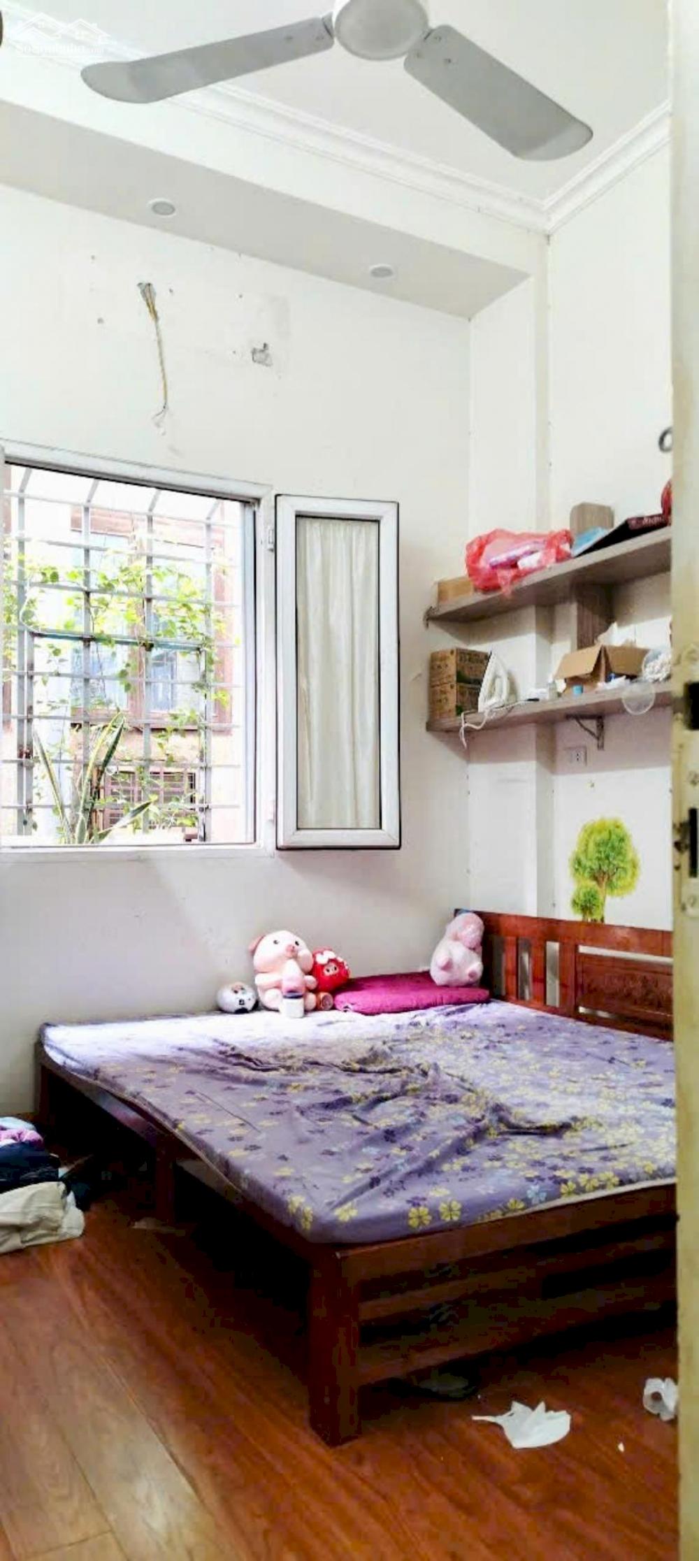 Bán nhà Chùa Bộc ngõ ba gác tránh, thông tứ tung nhà dân xây , sổ nở hậu 30m giá 8.85 tỷ ( có TL ) .