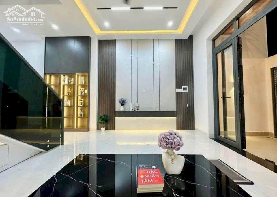 NHÀ 3 TẦNG - HẺM XE HƠI THÔNG - GÒ CÁT, PHÚ HỮU - CÁCH NGUYỄN DUY TRINH 100M - SÁT BÊN QUẬN 2 - CHỈ NHỈNH 40TR/M²