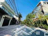 Bán Nhà 2 Tầng Mặt Tiền Đường 11, Cách Đỗ Xuân Hợp 30M. Đường Bàn Cờ, Có Lề Cây Xanh. Kế Global