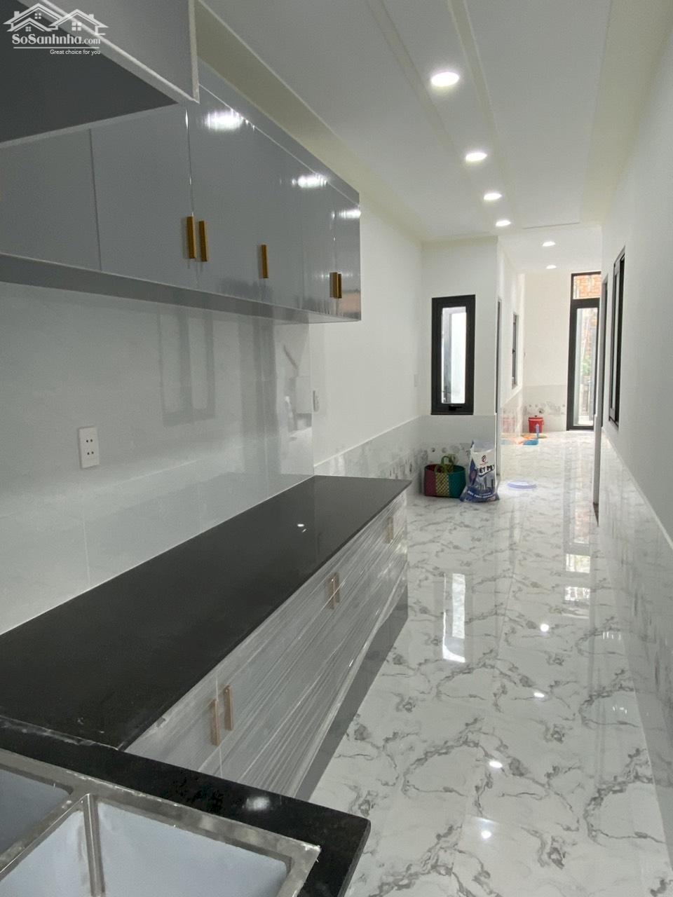 Bán Nhà rộng rãi thoáng mát đường ô tô