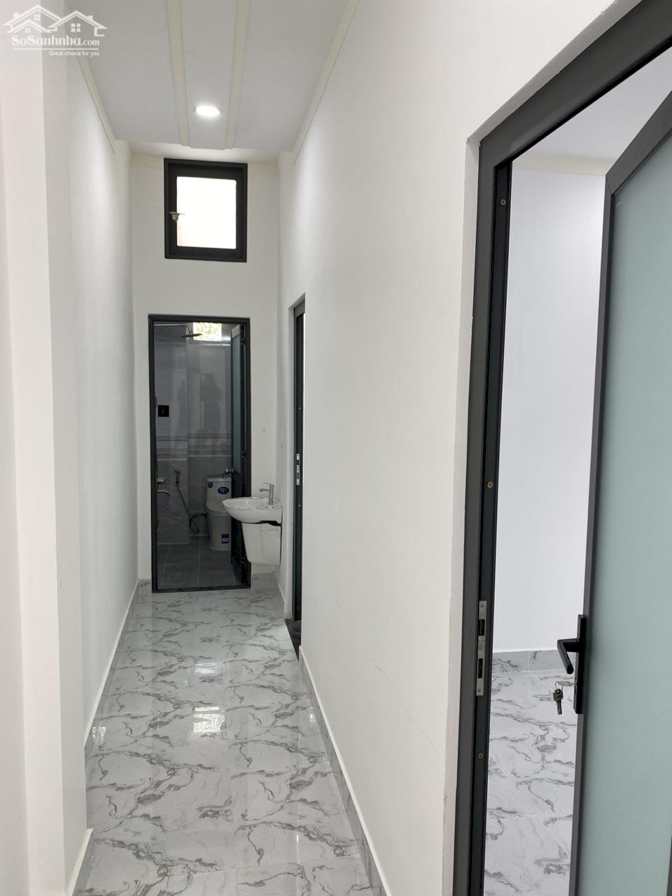 Bán Nhà rộng rãi thoáng mát đường ô tô