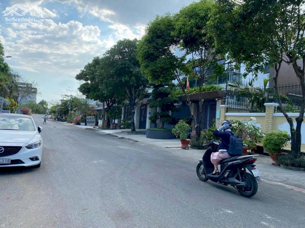 Bán nhanh lô 129m ngay chợ đầu mối Thủ Đức giá 4,750 tỷ sổ riêng kinh doanh tốt