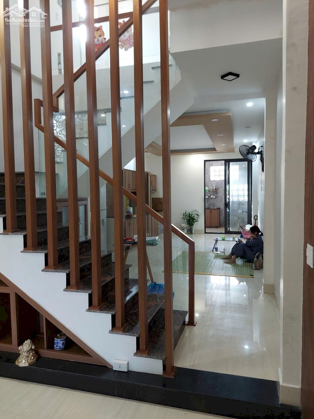 SIÊU RẺ !!! LÊ VĂN HIẾN _ NHÀ ĐẸP _ HIỆN ĐẠI, 2,5 TẦNG _ 2 PN _ GIÁ 4 TỶ XX