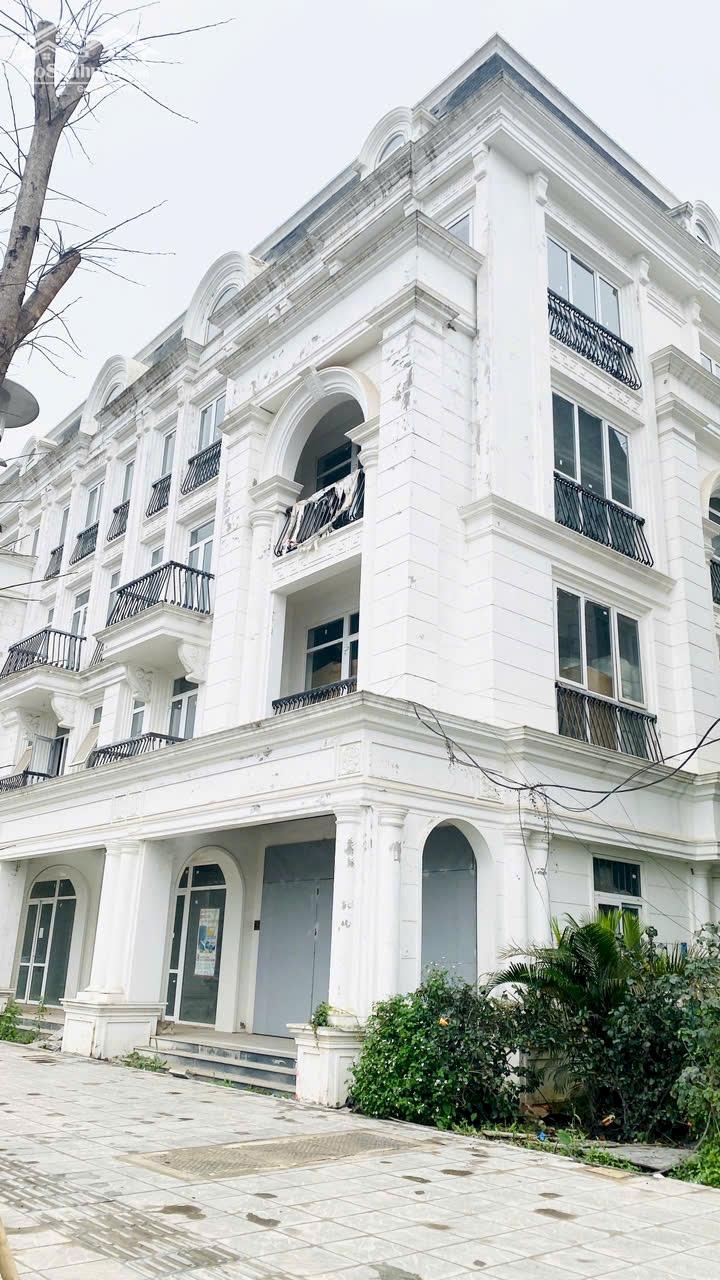 Cắt lỗ bán LÔ GÓC Louis City 3 Đại Mỗ, 120m, 5 tầng xây thô, 2 thoáng trước sau, vỉa hè rộng, giá 55 tỷ (có tl).