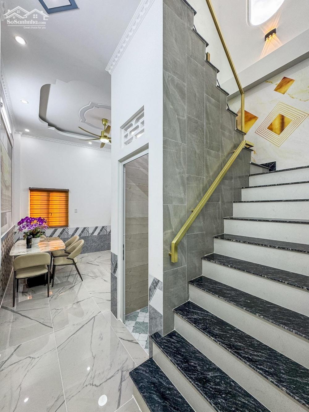Nhà lầu xây mới 4 phòng, nằm cách Đại Học Cần Thơ 500m
