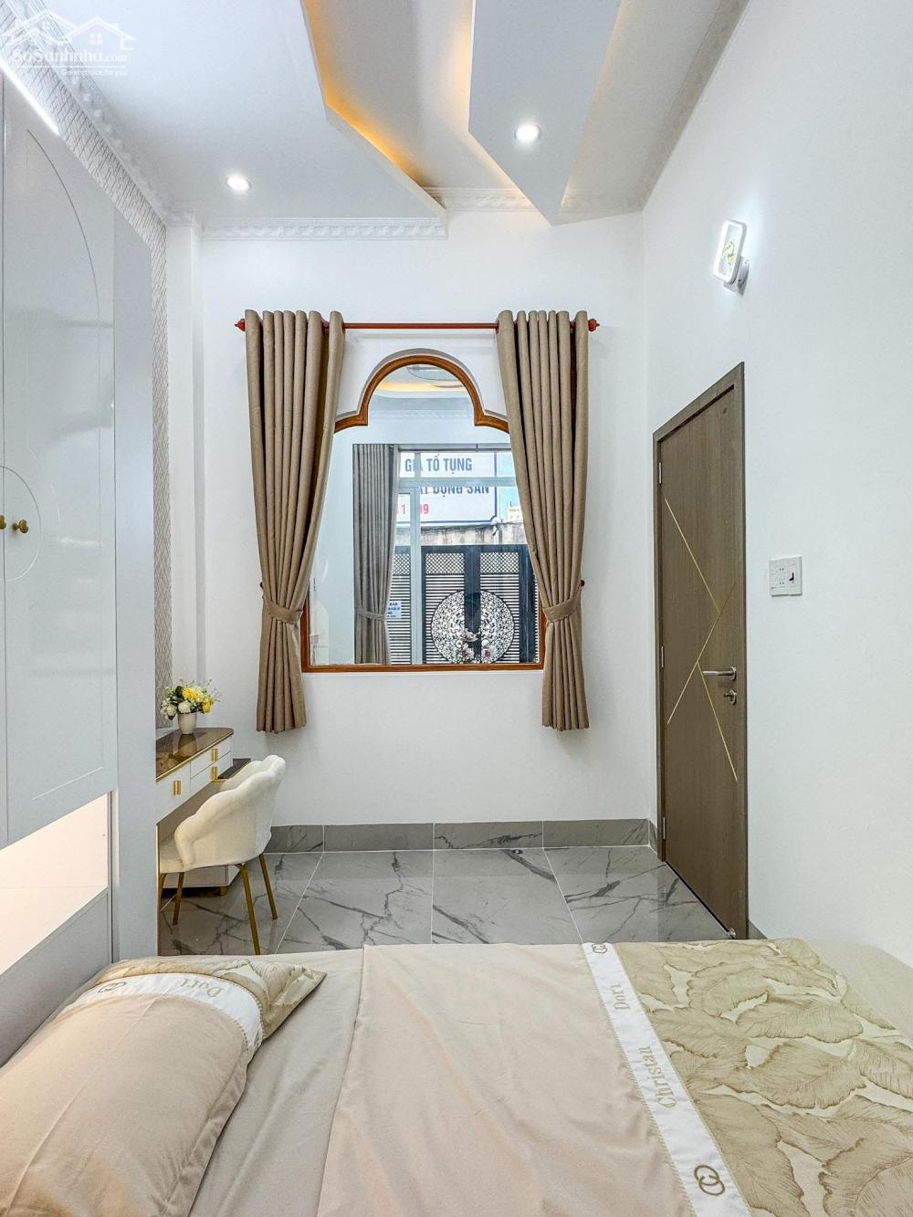Nhà lầu xây mới 4 phòng, nằm cách Đại Học Cần Thơ 500m