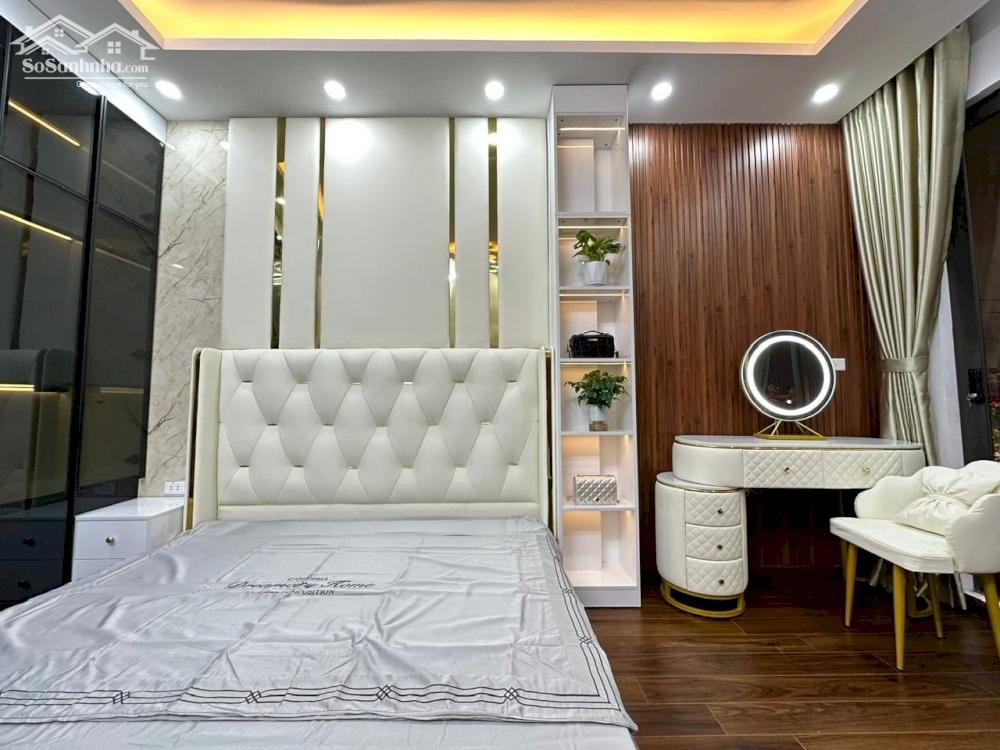 Bán Gấp Nhà Phố Hoàng Văn Thái 41,5m2, 4 Tầng Gần Phố Giá Chỉ nhỉnh 5 Tỏi
